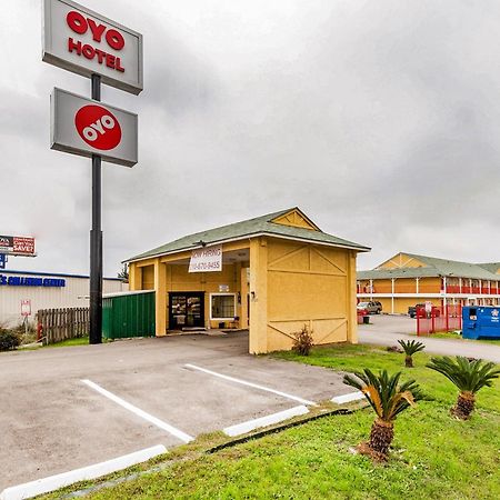 Oyo Hotel San Antonio Lackland Near Seaworld ภายนอก รูปภาพ