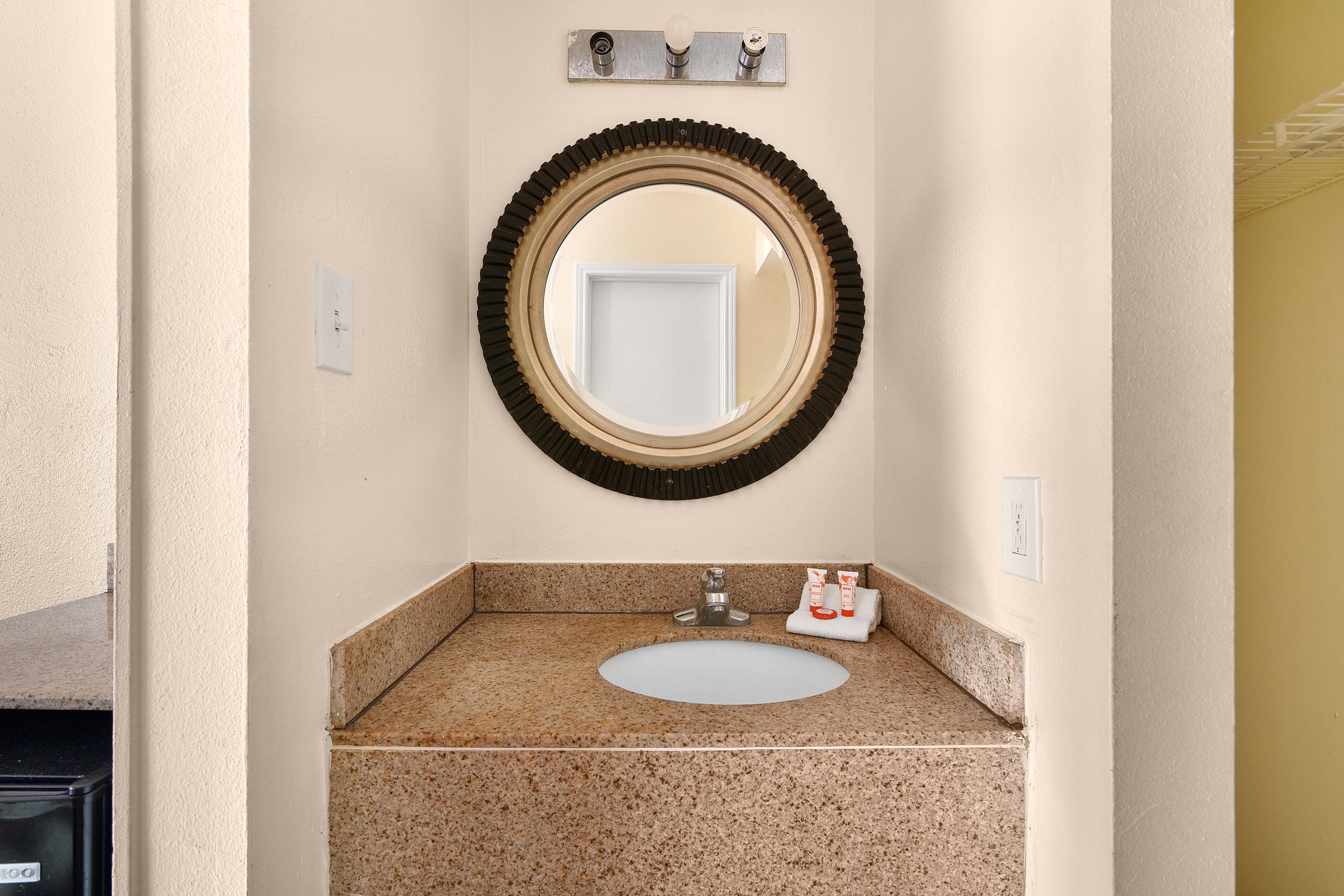 Oyo Hotel San Antonio Lackland Near Seaworld ภายนอก รูปภาพ