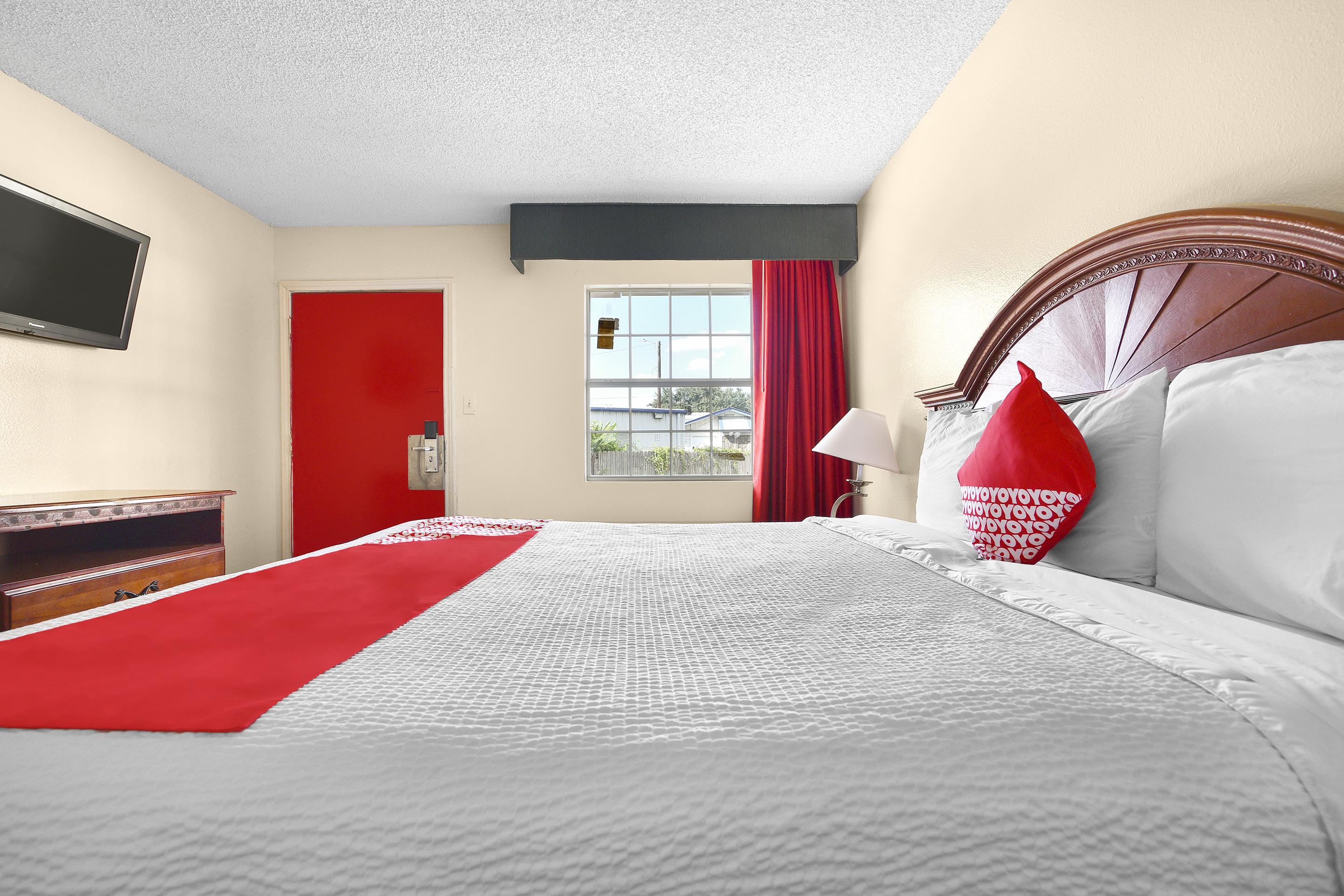 Oyo Hotel San Antonio Lackland Near Seaworld ภายนอก รูปภาพ