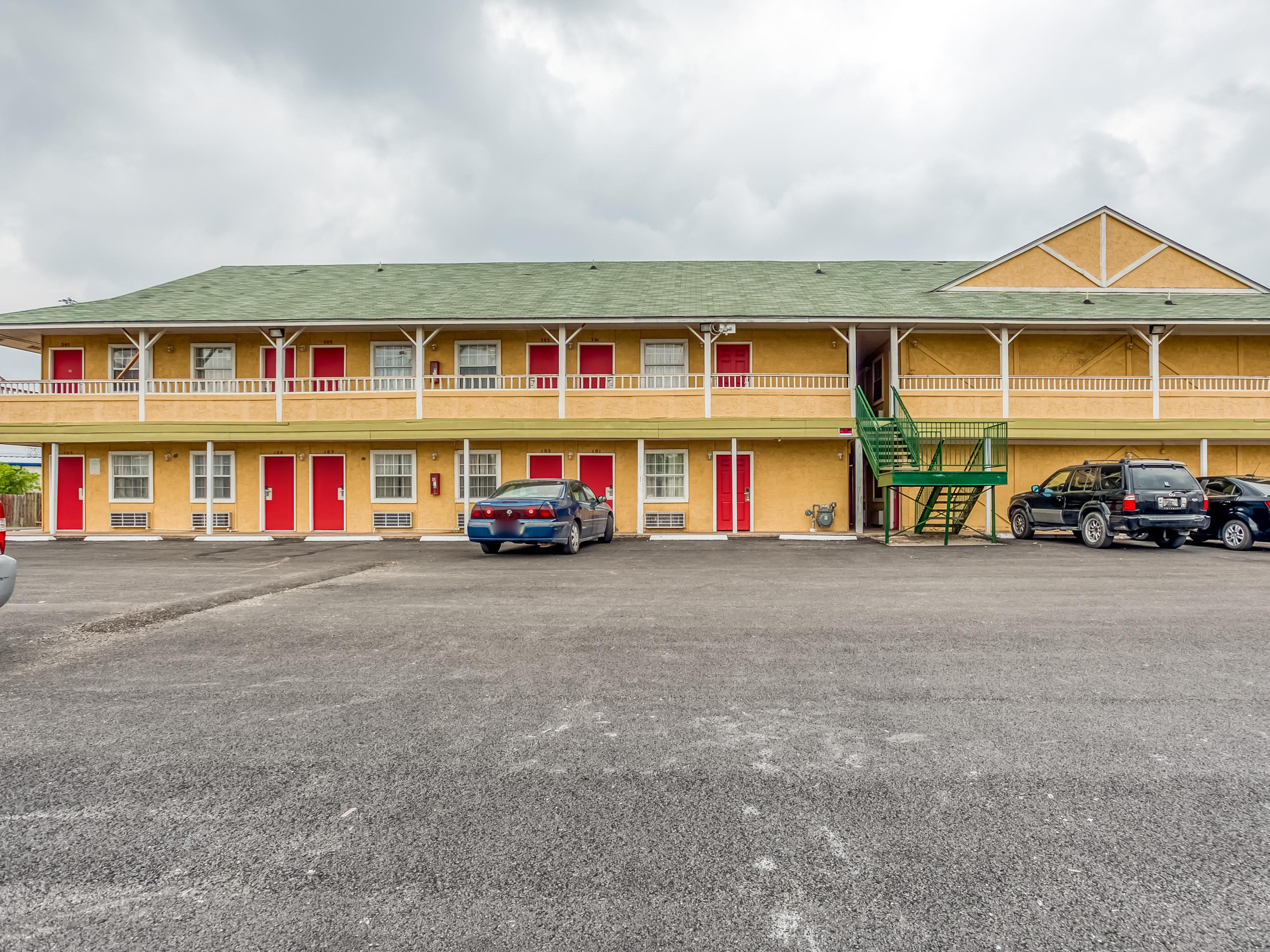 Oyo Hotel San Antonio Lackland Near Seaworld ภายนอก รูปภาพ