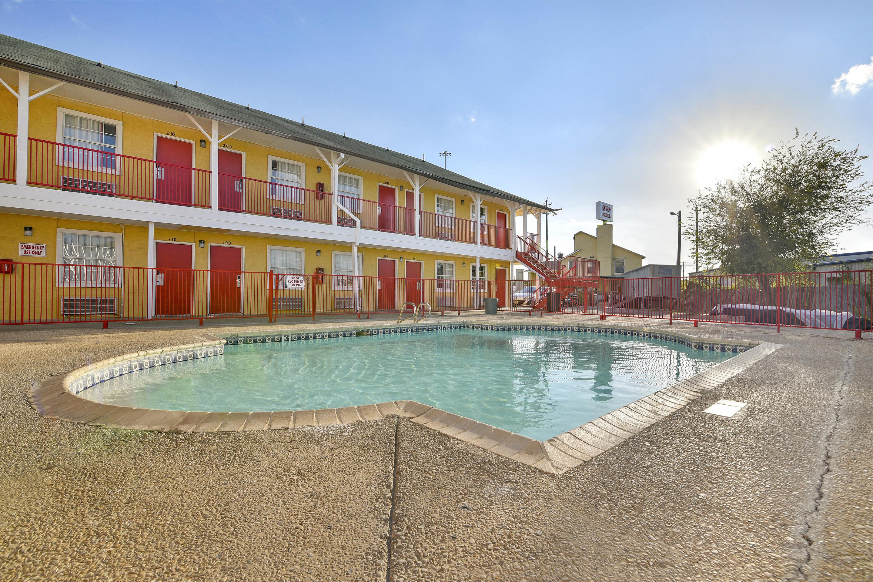 Oyo Hotel San Antonio Lackland Near Seaworld ภายนอก รูปภาพ