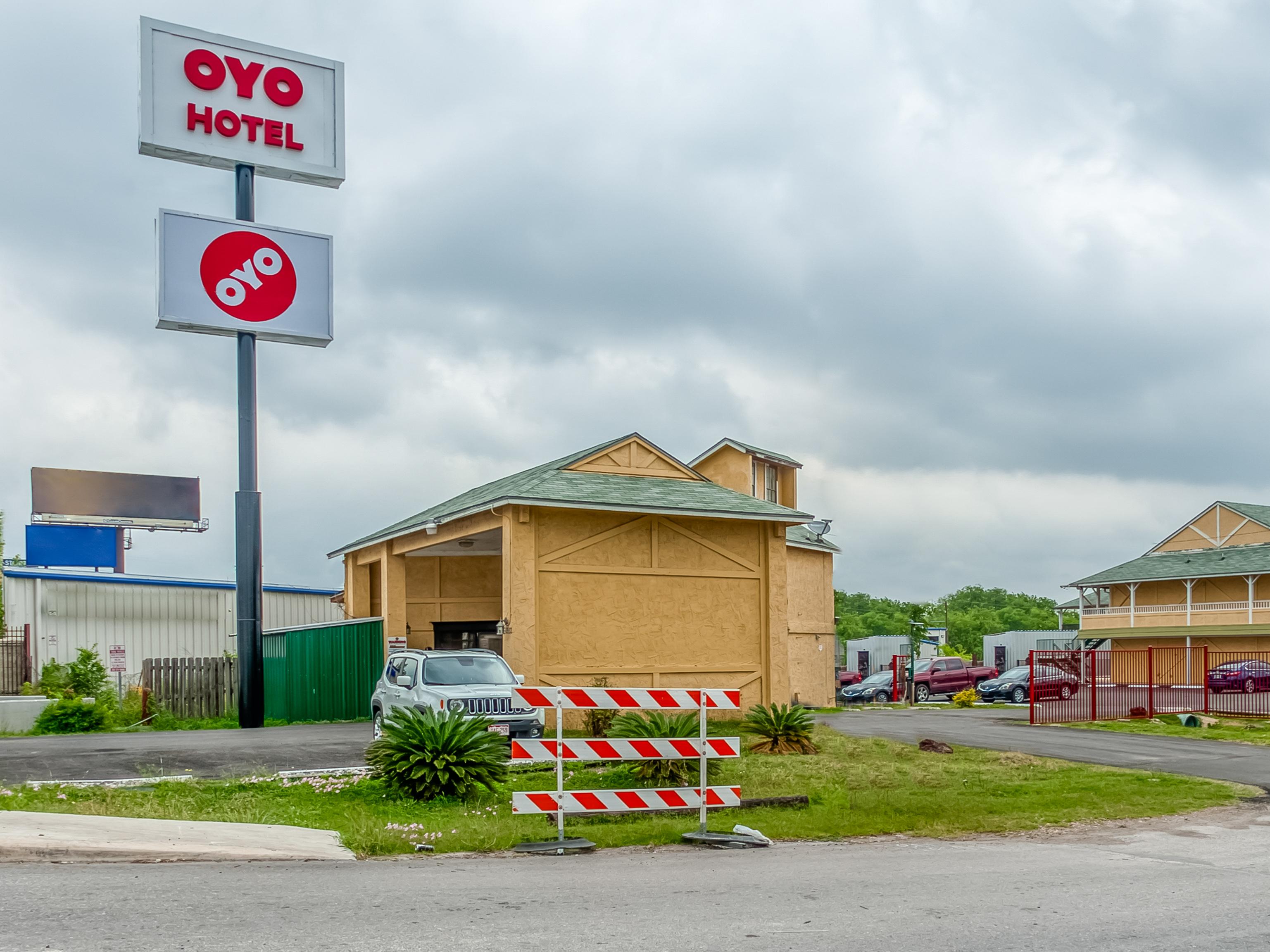 Oyo Hotel San Antonio Lackland Near Seaworld ภายนอก รูปภาพ