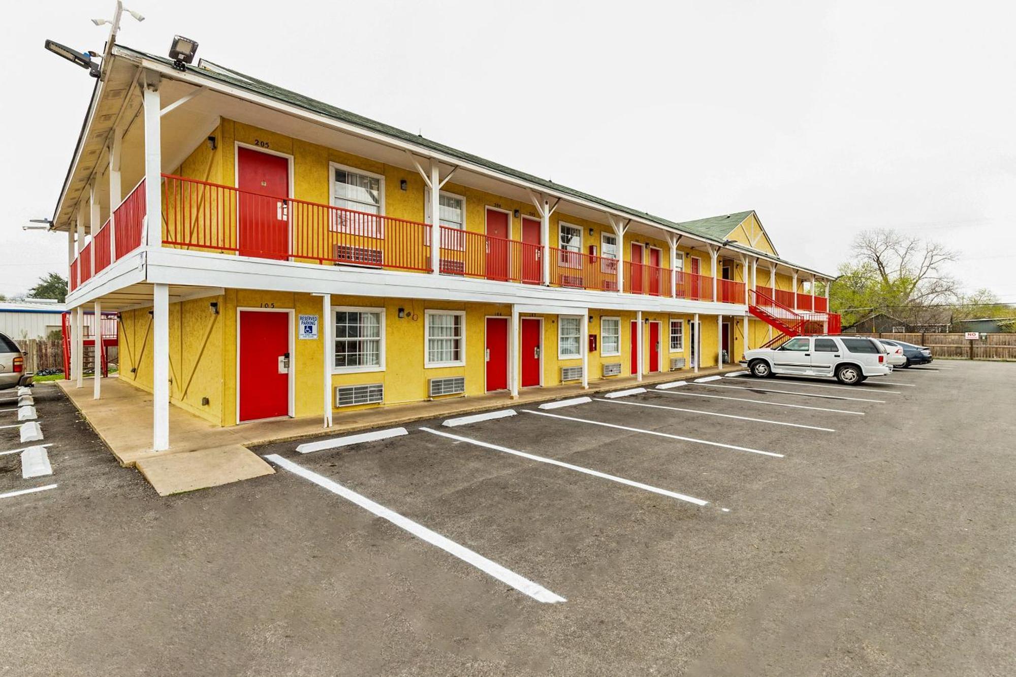 Oyo Hotel San Antonio Lackland Near Seaworld ภายนอก รูปภาพ