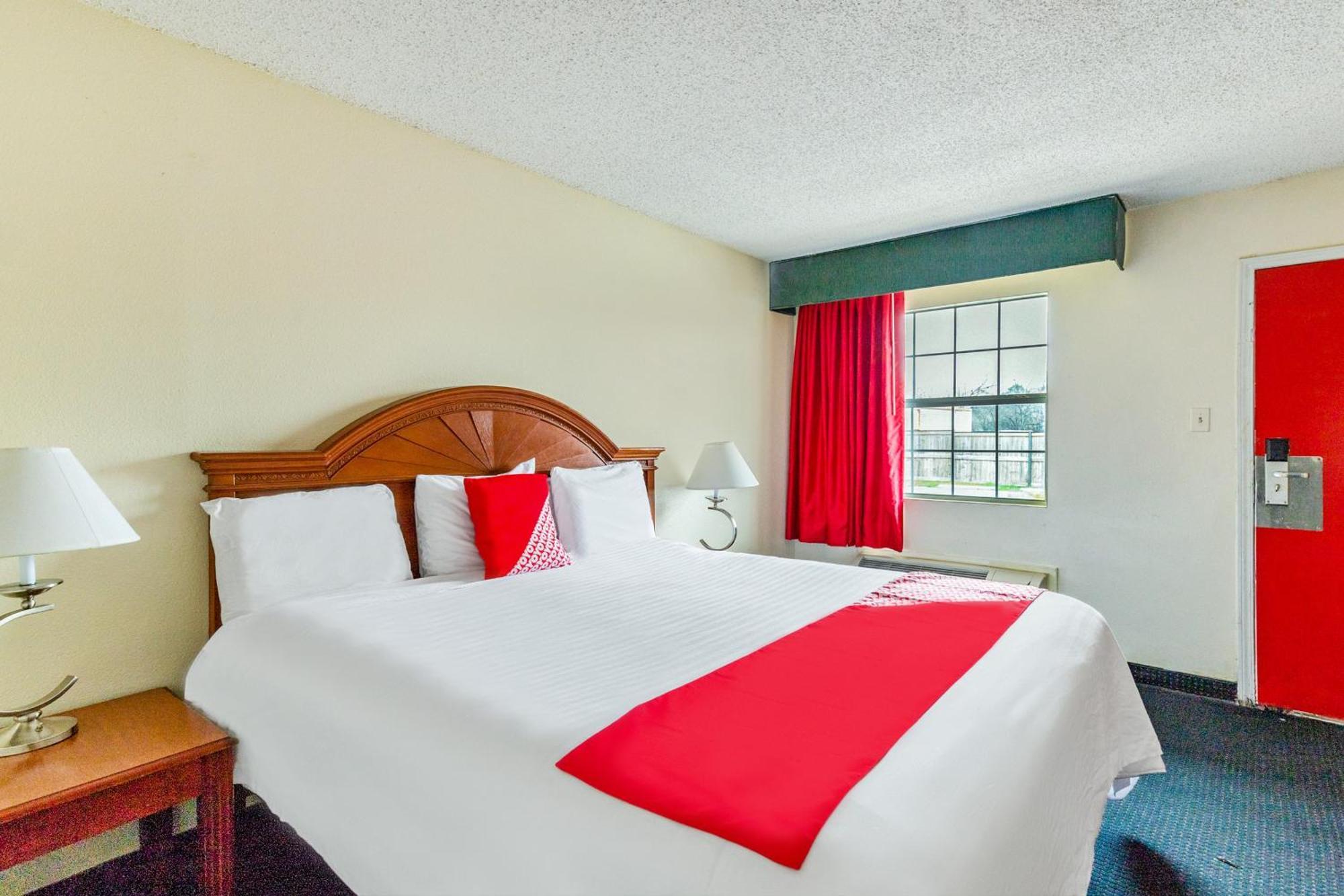 Oyo Hotel San Antonio Lackland Near Seaworld ภายนอก รูปภาพ