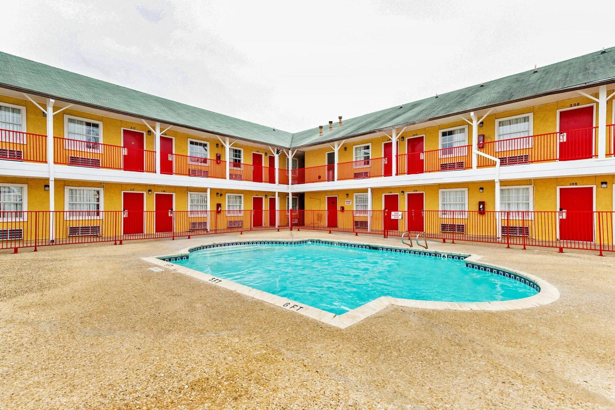 Oyo Hotel San Antonio Lackland Near Seaworld ภายนอก รูปภาพ