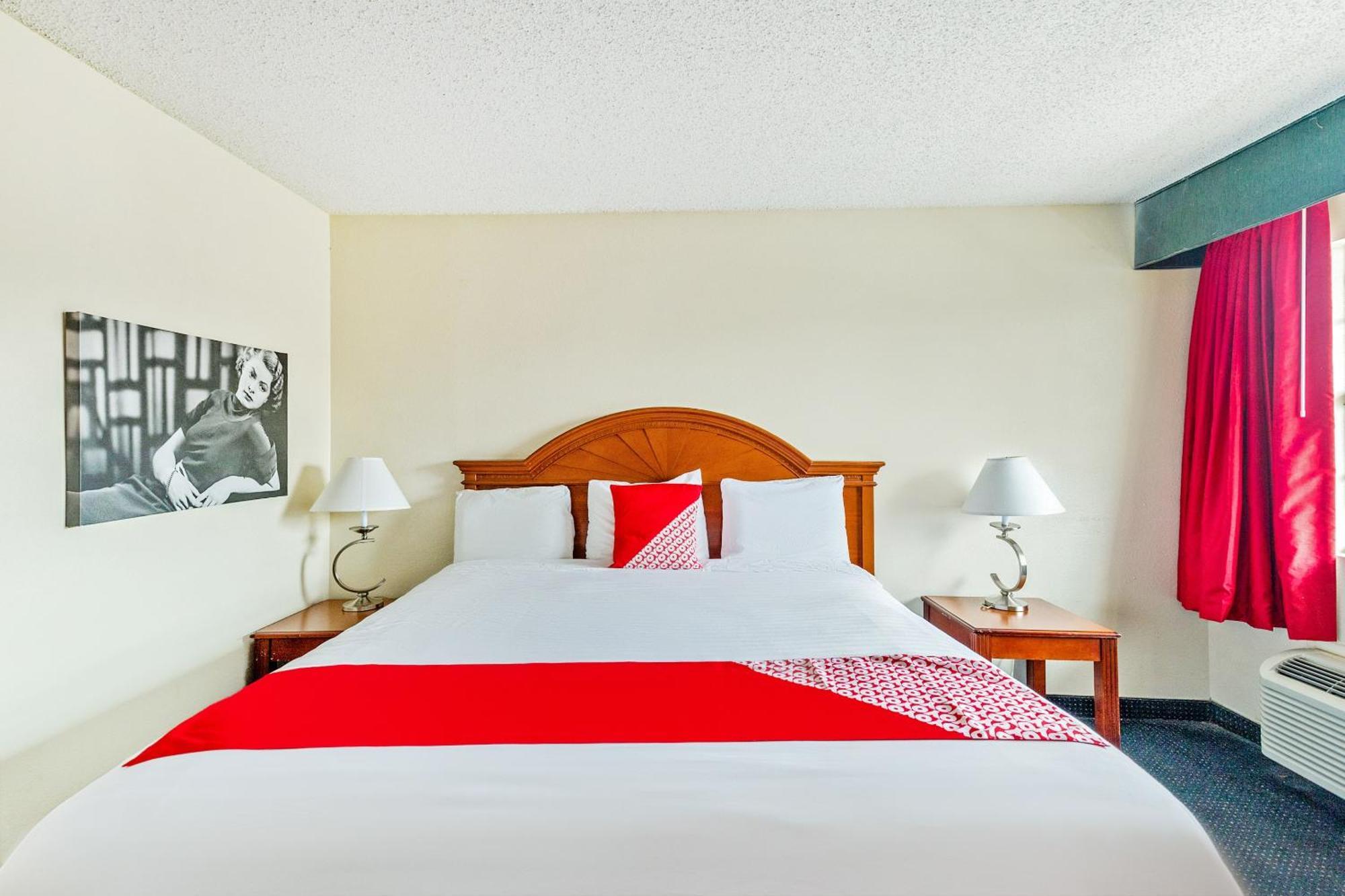 Oyo Hotel San Antonio Lackland Near Seaworld ภายนอก รูปภาพ