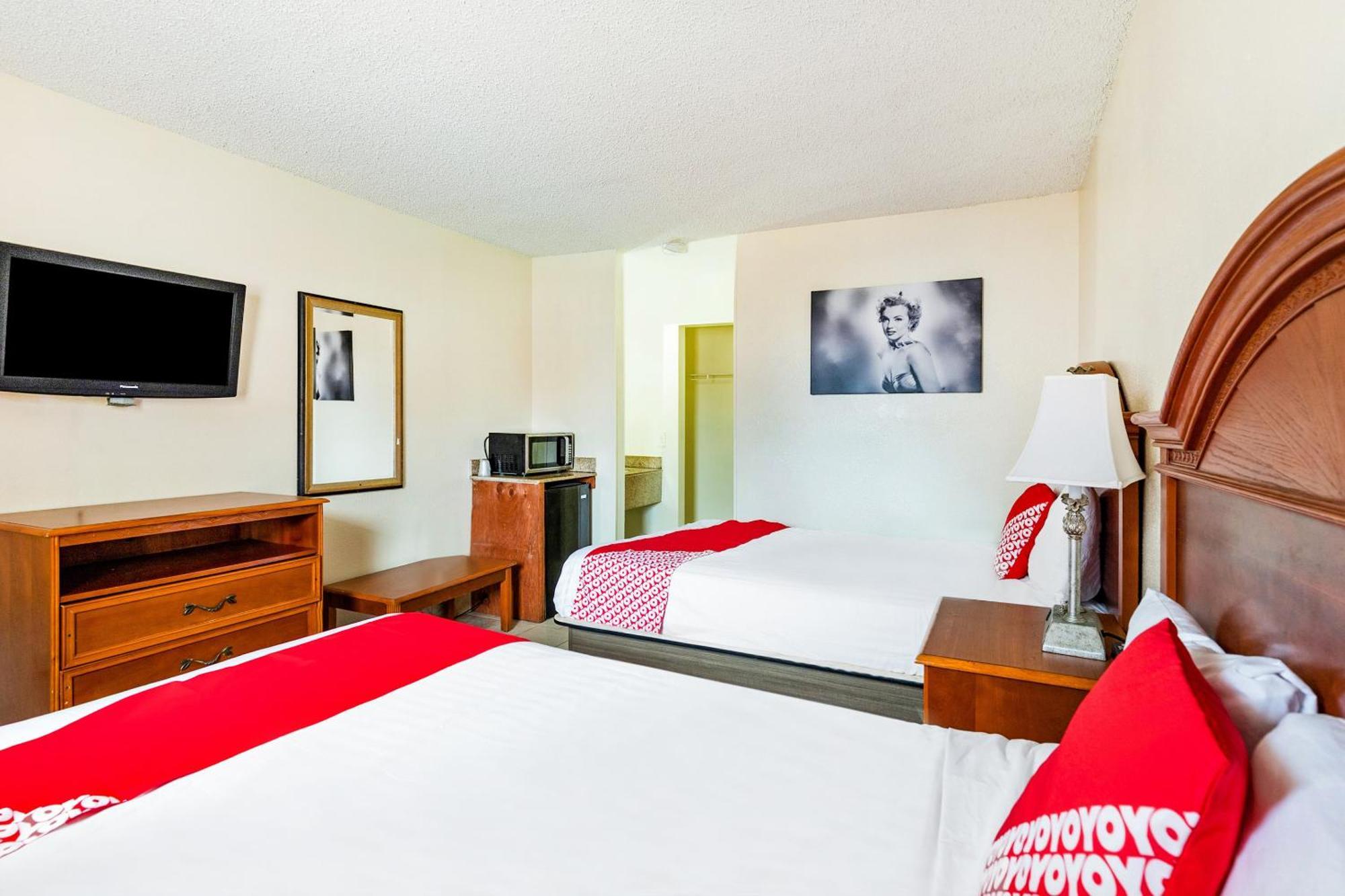 Oyo Hotel San Antonio Lackland Near Seaworld ภายนอก รูปภาพ
