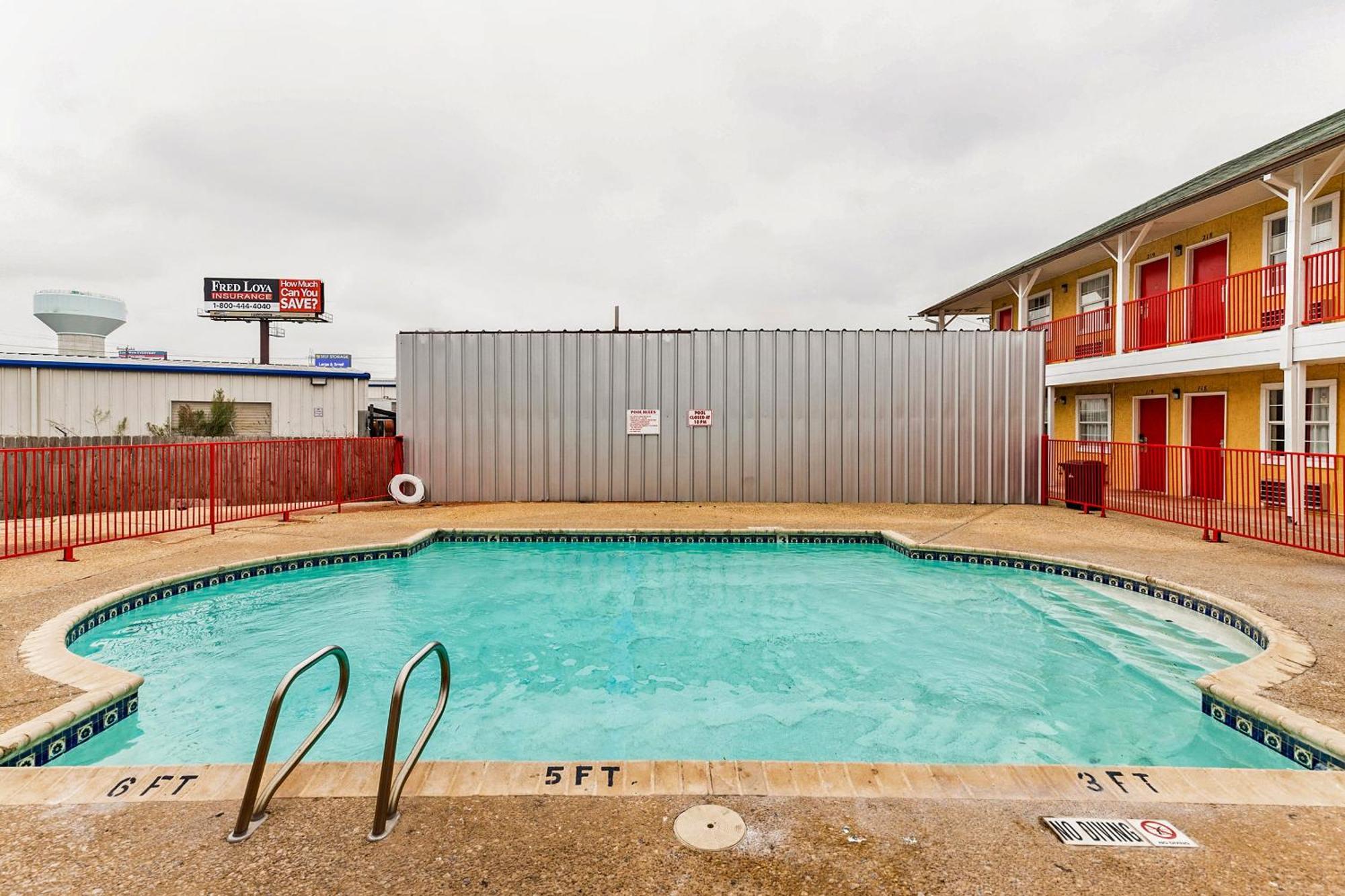 Oyo Hotel San Antonio Lackland Near Seaworld ภายนอก รูปภาพ