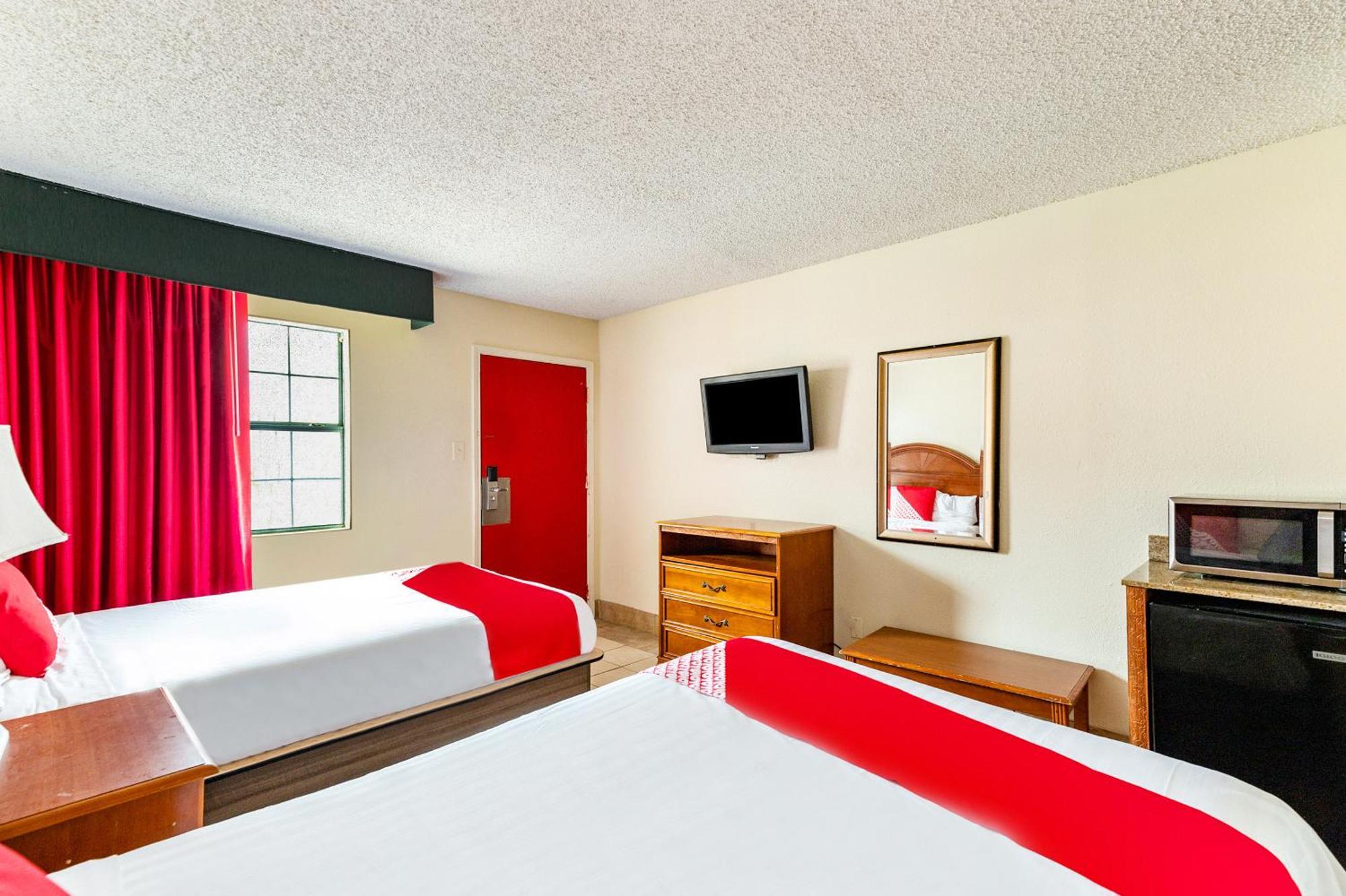 Oyo Hotel San Antonio Lackland Near Seaworld ภายนอก รูปภาพ