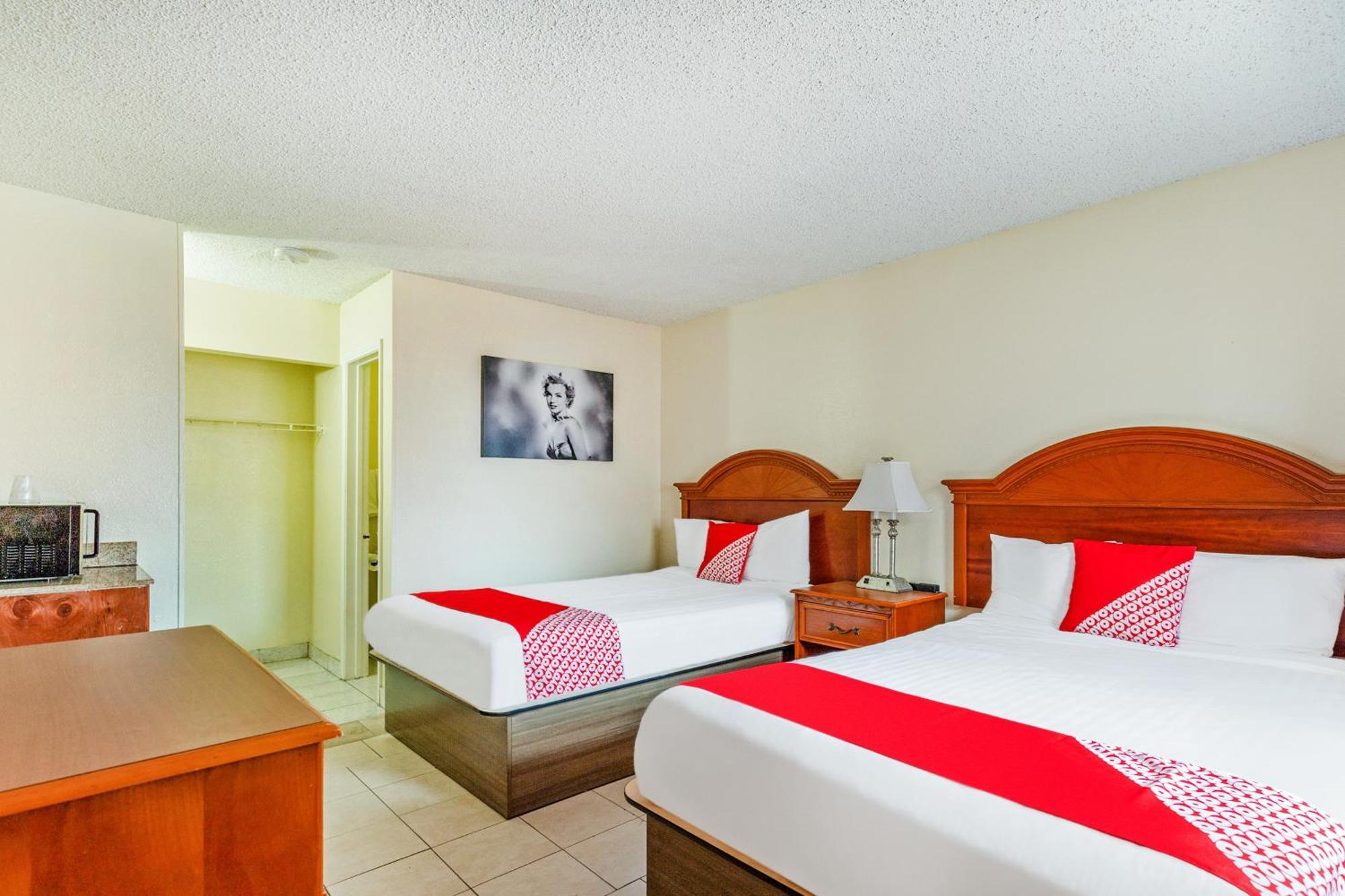 Oyo Hotel San Antonio Lackland Near Seaworld ภายนอก รูปภาพ