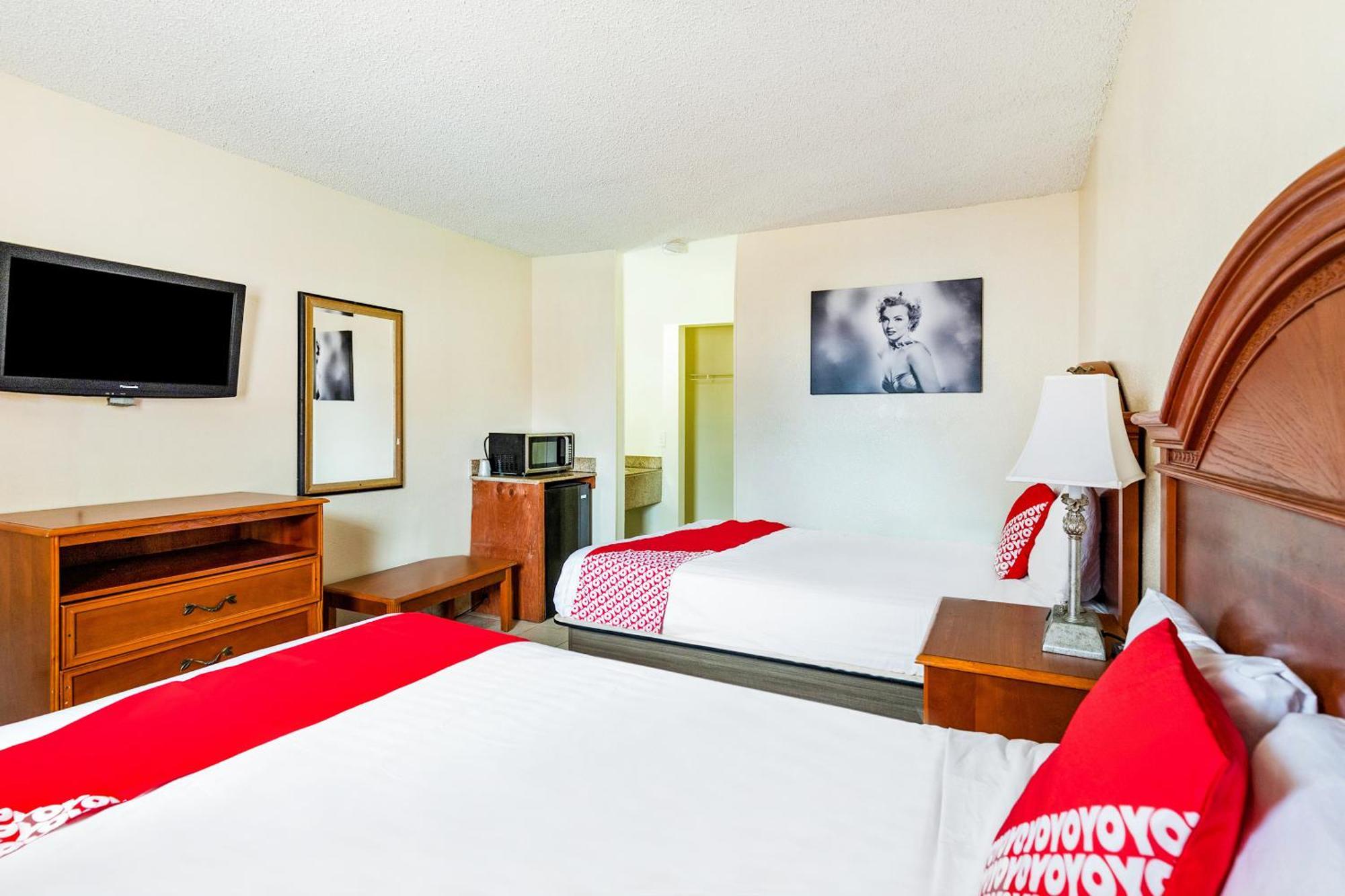 Oyo Hotel San Antonio Lackland Near Seaworld ภายนอก รูปภาพ