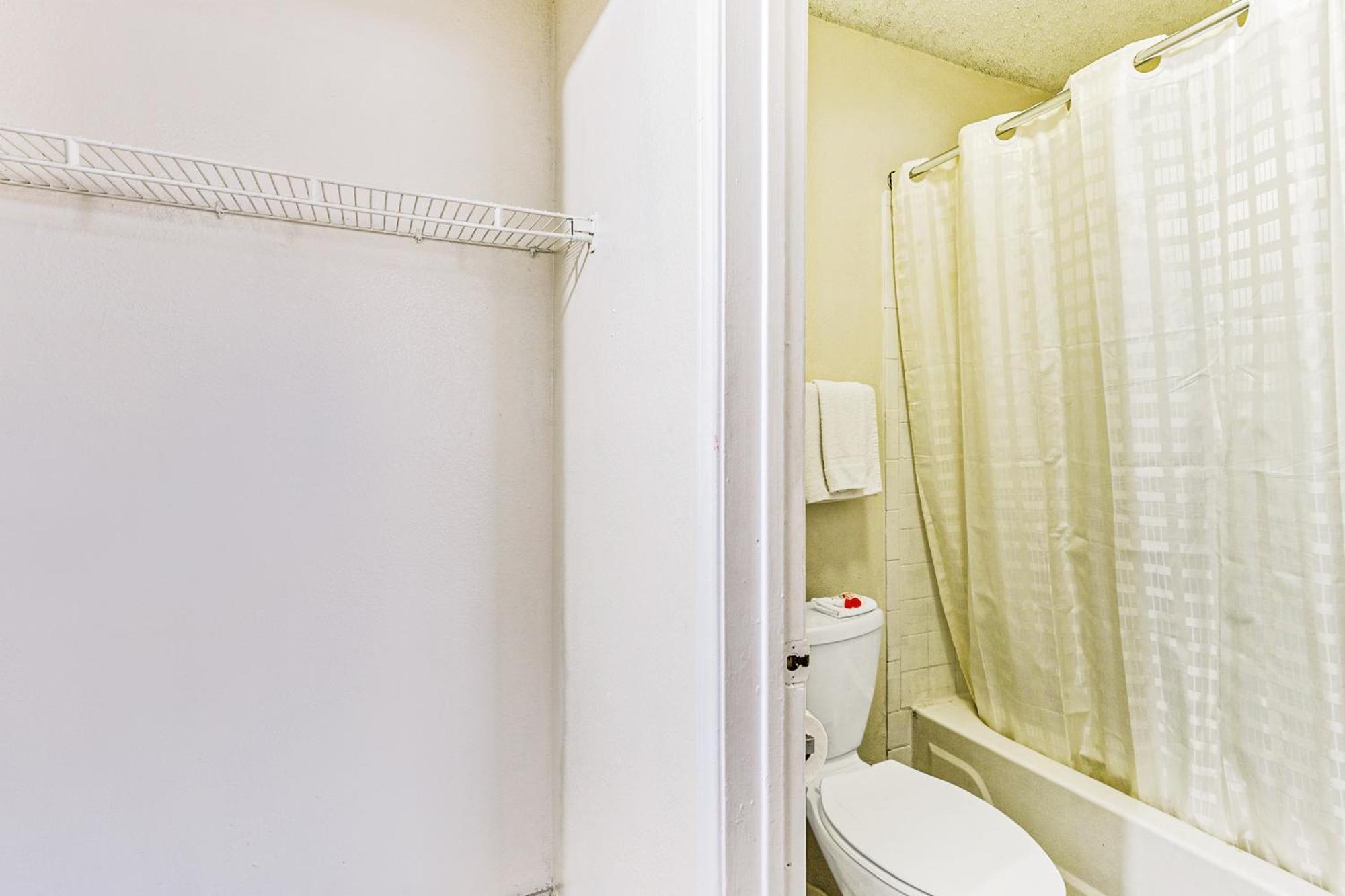 Oyo Hotel San Antonio Lackland Near Seaworld ภายนอก รูปภาพ
