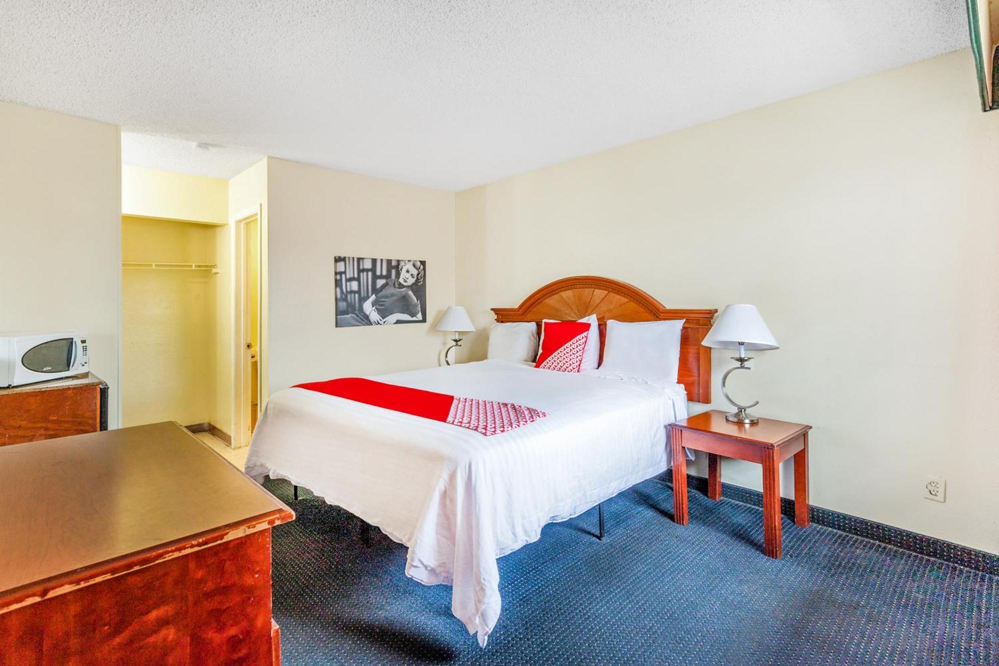 Oyo Hotel San Antonio Lackland Near Seaworld ภายนอก รูปภาพ