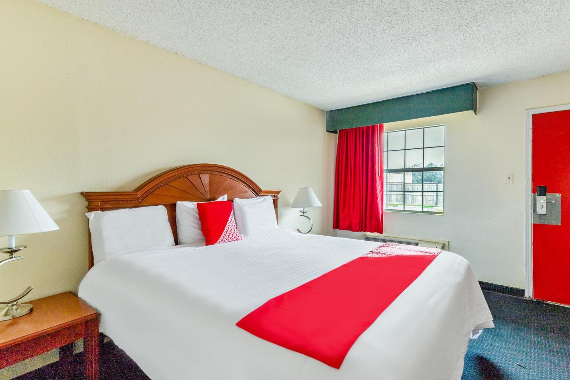 Oyo Hotel San Antonio Lackland Near Seaworld ภายนอก รูปภาพ