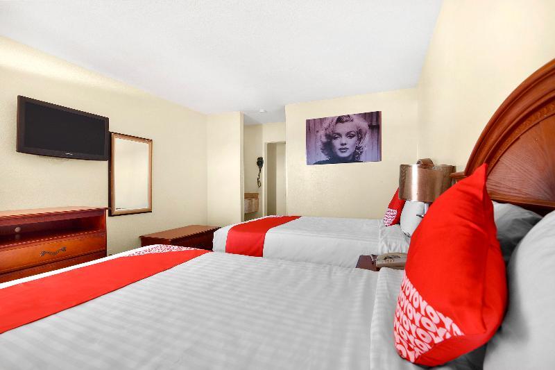 Oyo Hotel San Antonio Lackland Near Seaworld ภายนอก รูปภาพ