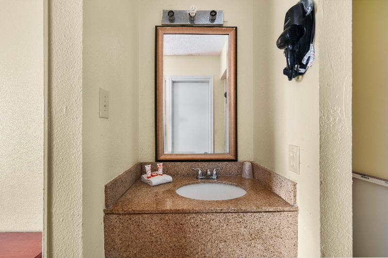 Oyo Hotel San Antonio Lackland Near Seaworld ภายนอก รูปภาพ