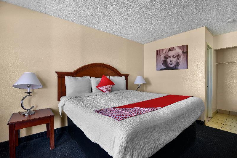 Oyo Hotel San Antonio Lackland Near Seaworld ภายนอก รูปภาพ